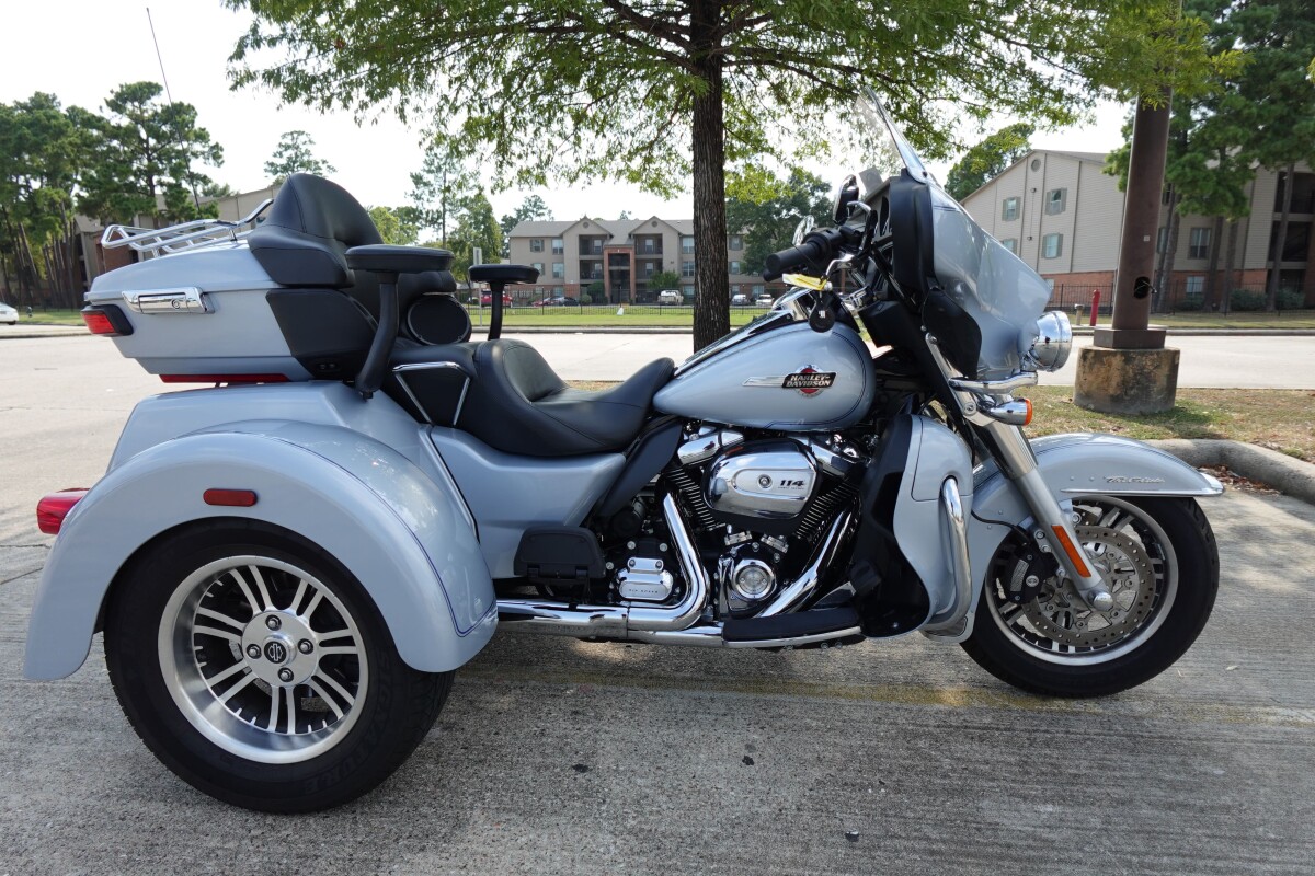 2023 Harley-Davidson Tri Glide Ultra FLHTCUTG
