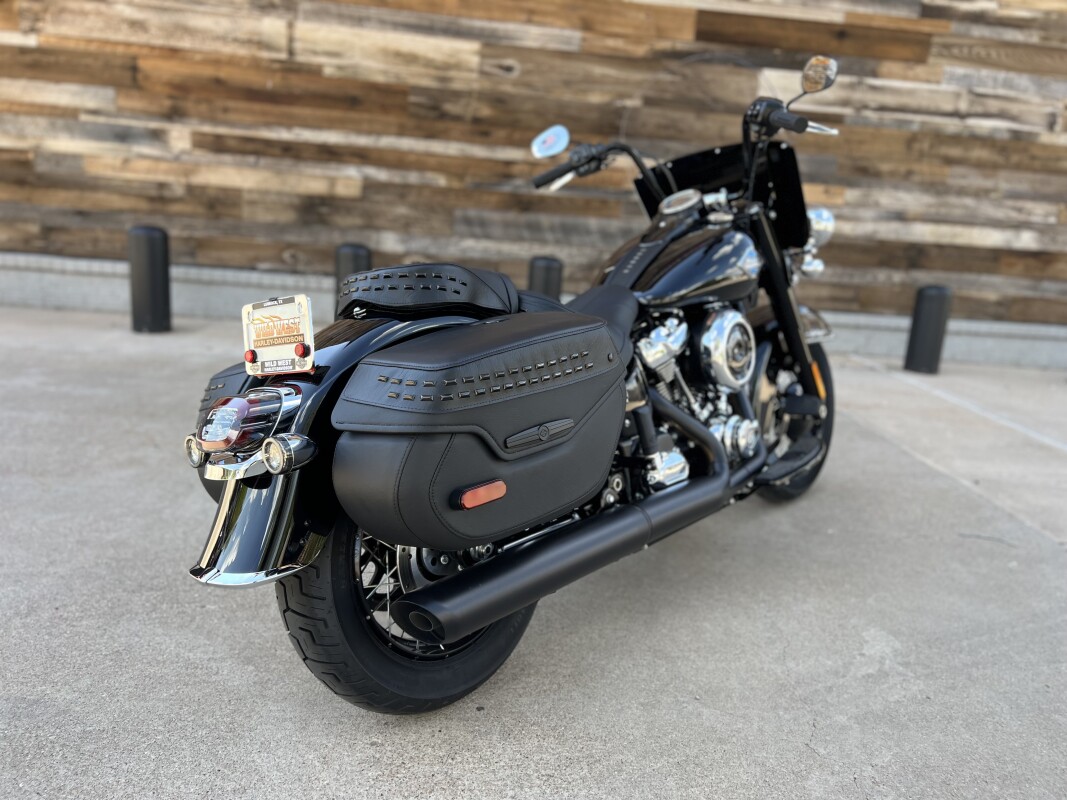 2025 Harley-Davidson Heritage Classic Vivid Black w/Laced Wheels - Photo 8