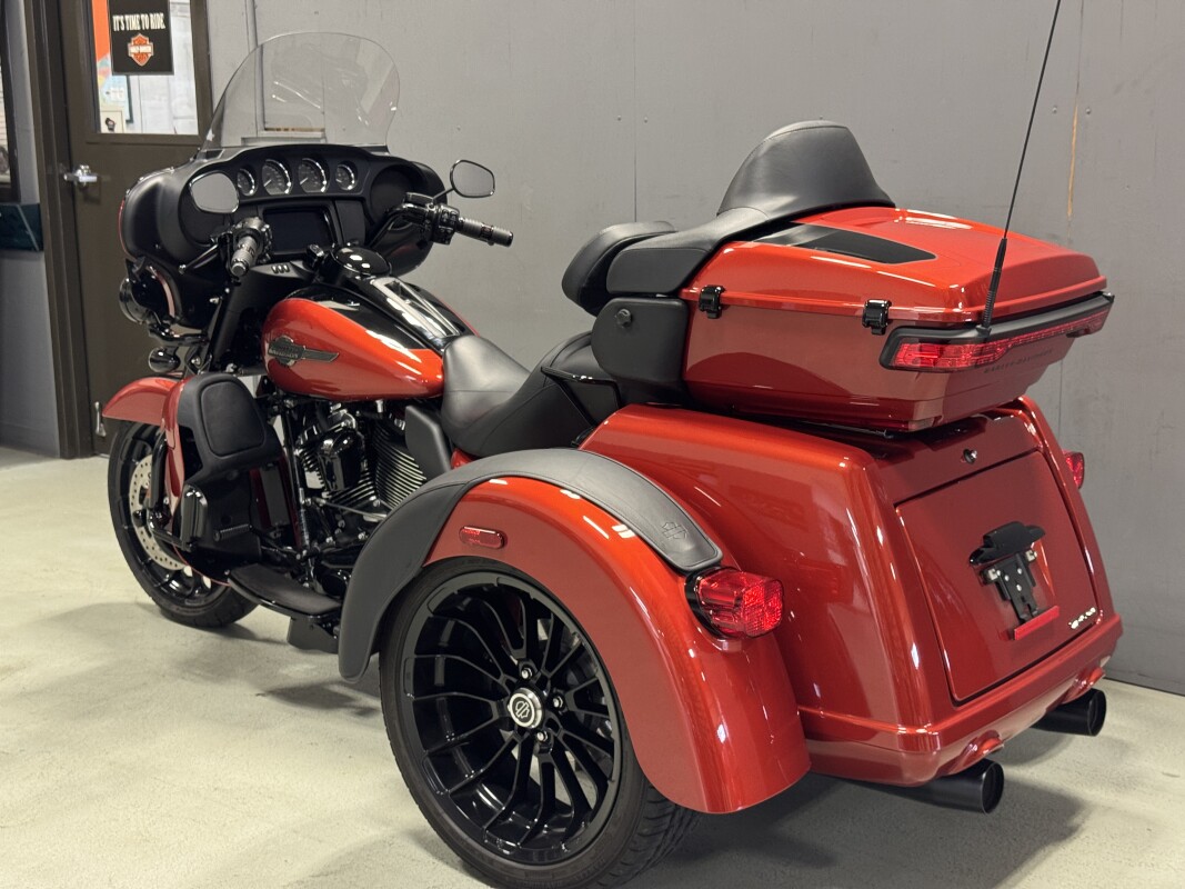 FLHTCUTG 2025 Tri Glide Ultra - Photo 6