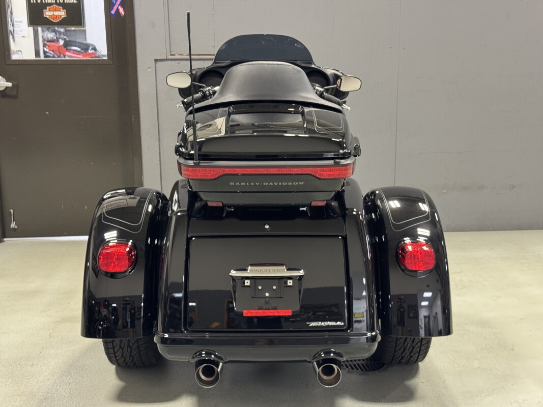 FLHTCUTG 2024 Tri Glide Ultra - Photo 8