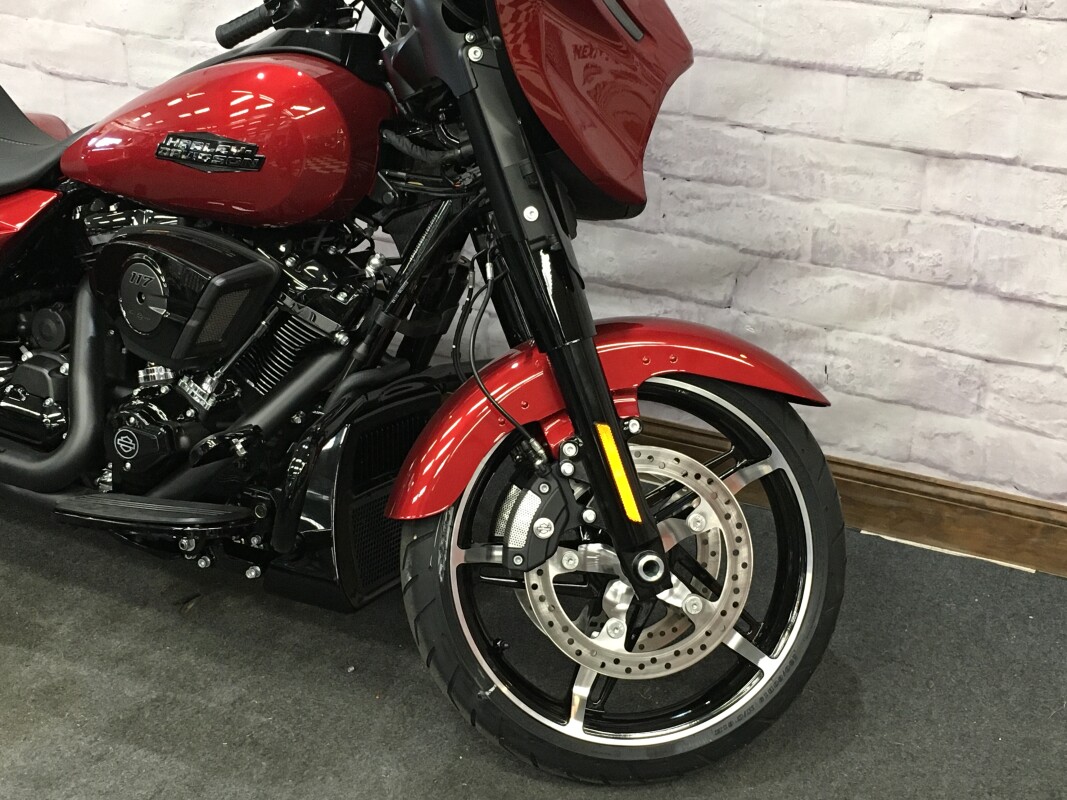 2025 Harley-Davidson Street Glide Brilliant Red - Black Finish FLHX - Photo 4