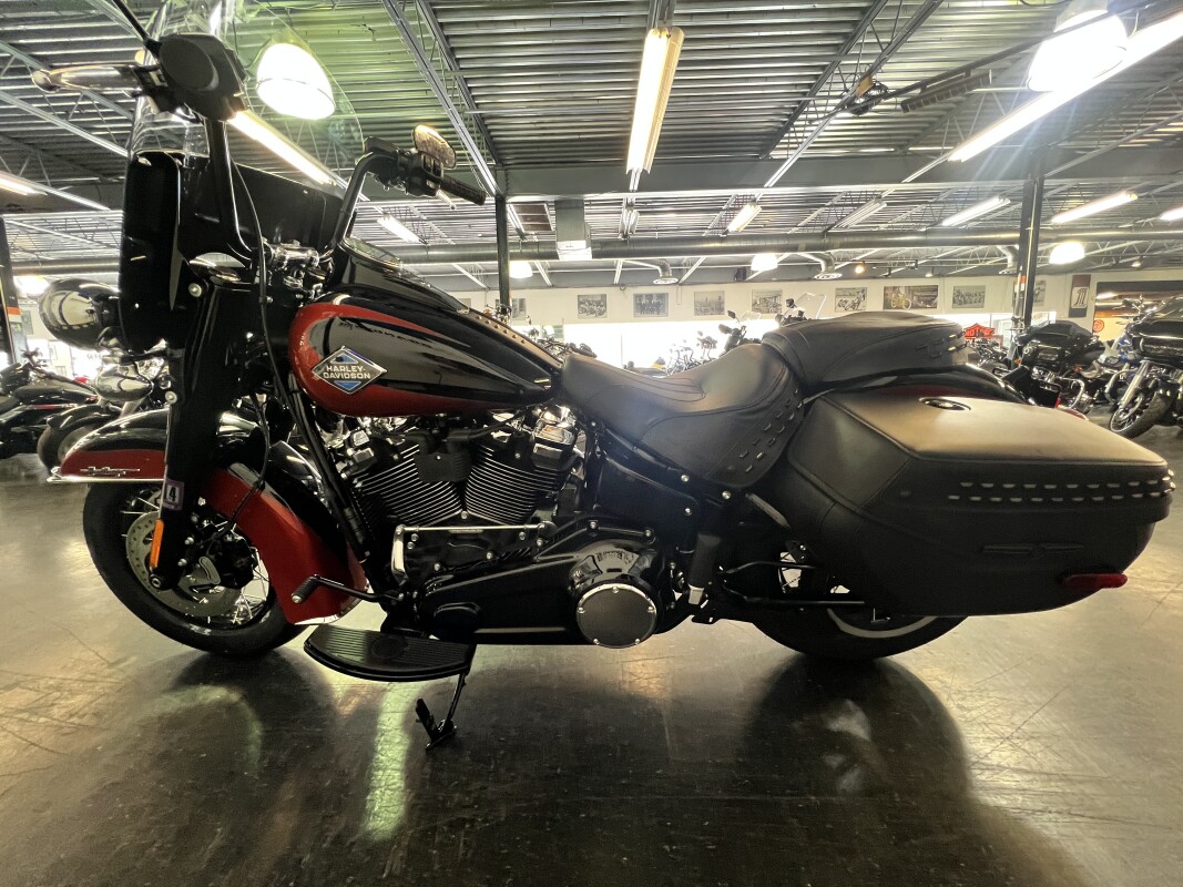 2025 Harley-Davidson Heritage Classic Whiskey Fire / Vivid Black FLHC - Photo 6