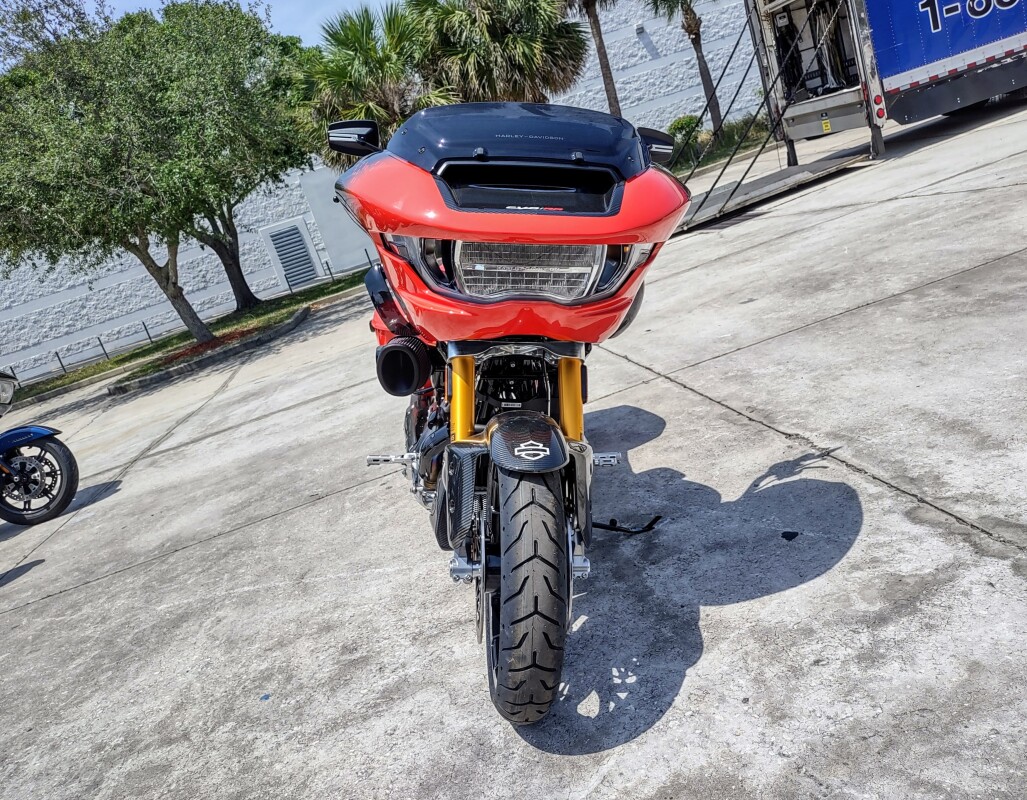 CVO Road Glide RR - Photo 6