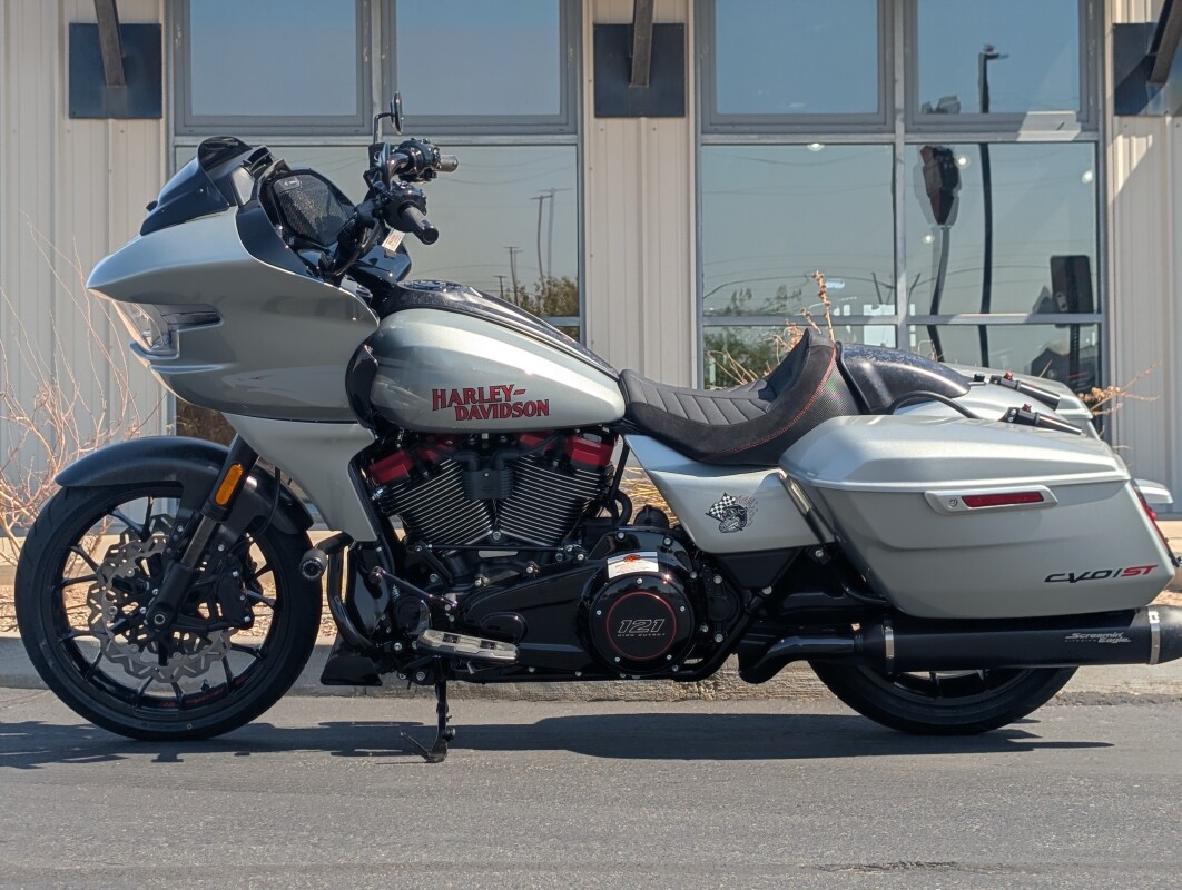 2025 Harley-Davidson CVO Road Glide ST - Photo 2