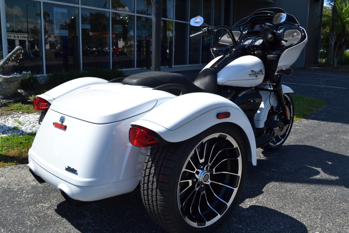 FLTRT 2025 Road Glide 3 - Photo 7