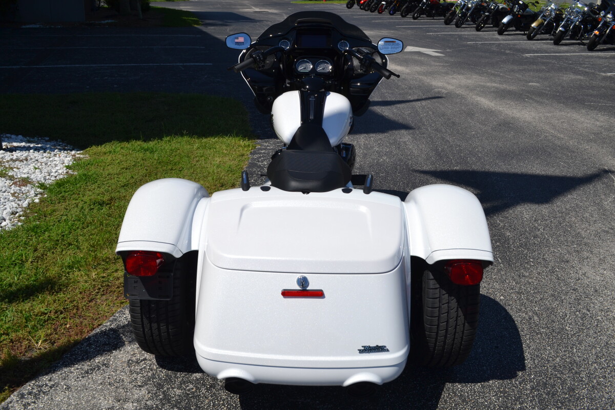 FLTRT 2025 Road Glide 3 - Photo 8