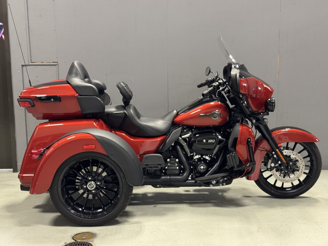 FLHTCUTG 2025 Tri Glide Ultra