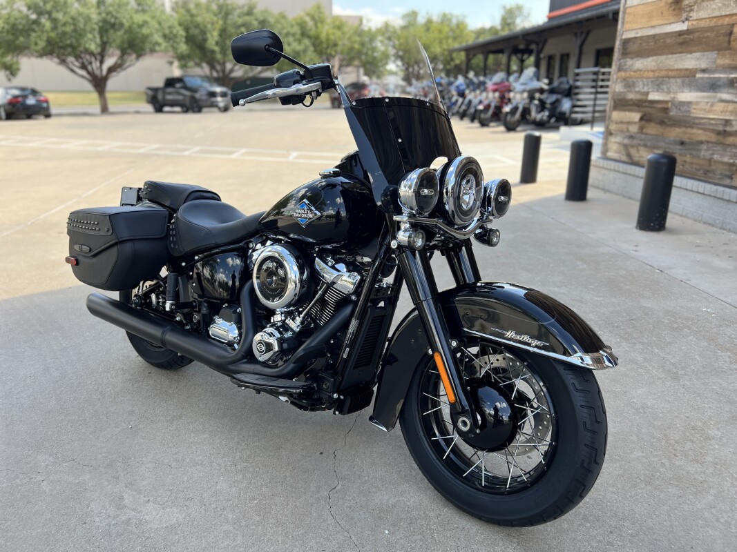 2025 Harley-Davidson Heritage Classic Vivid Black w/Laced Wheels - Photo 2
