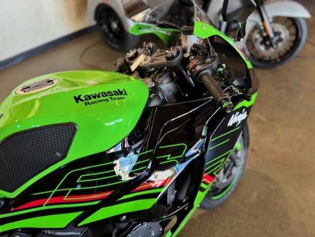2024 Kawasaki NINJA ZX6R - Photo 2