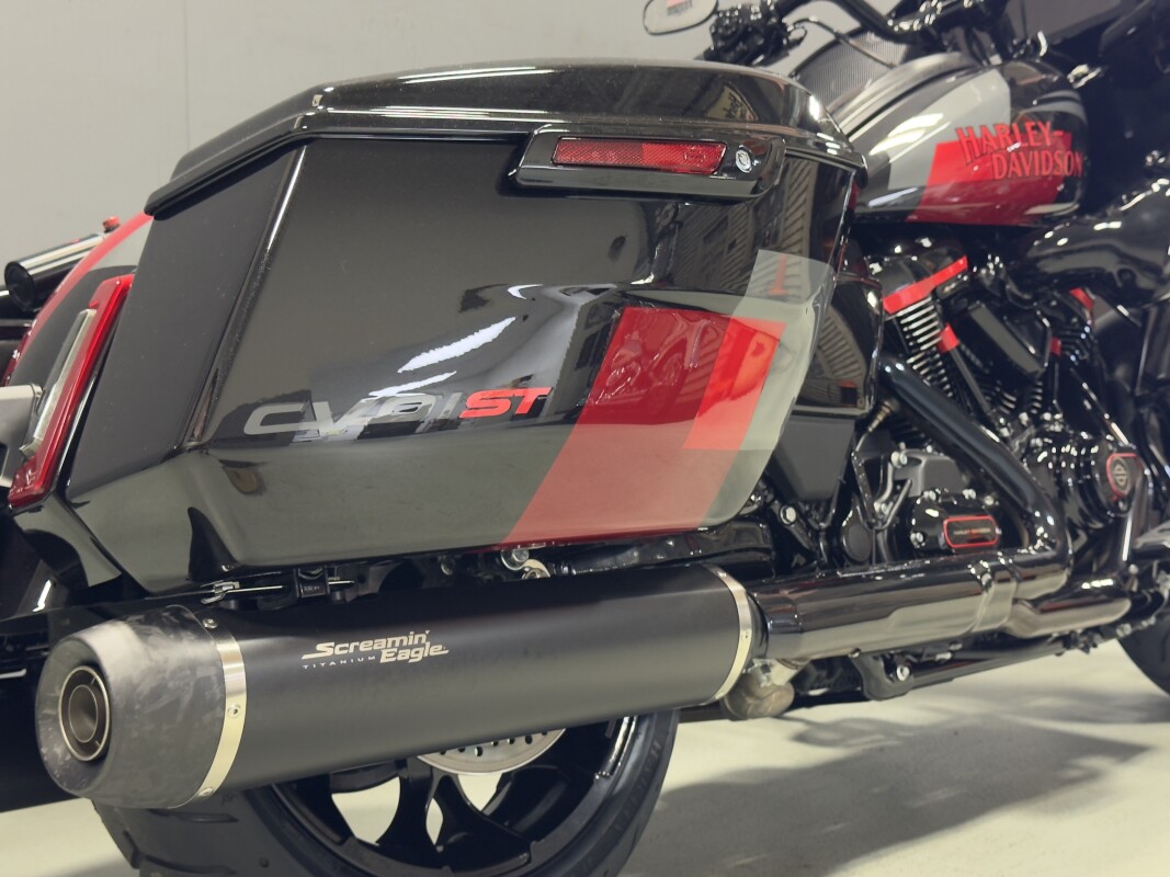 FLTRXSTSE 2025 CVO Road Glide ST - Photo 9