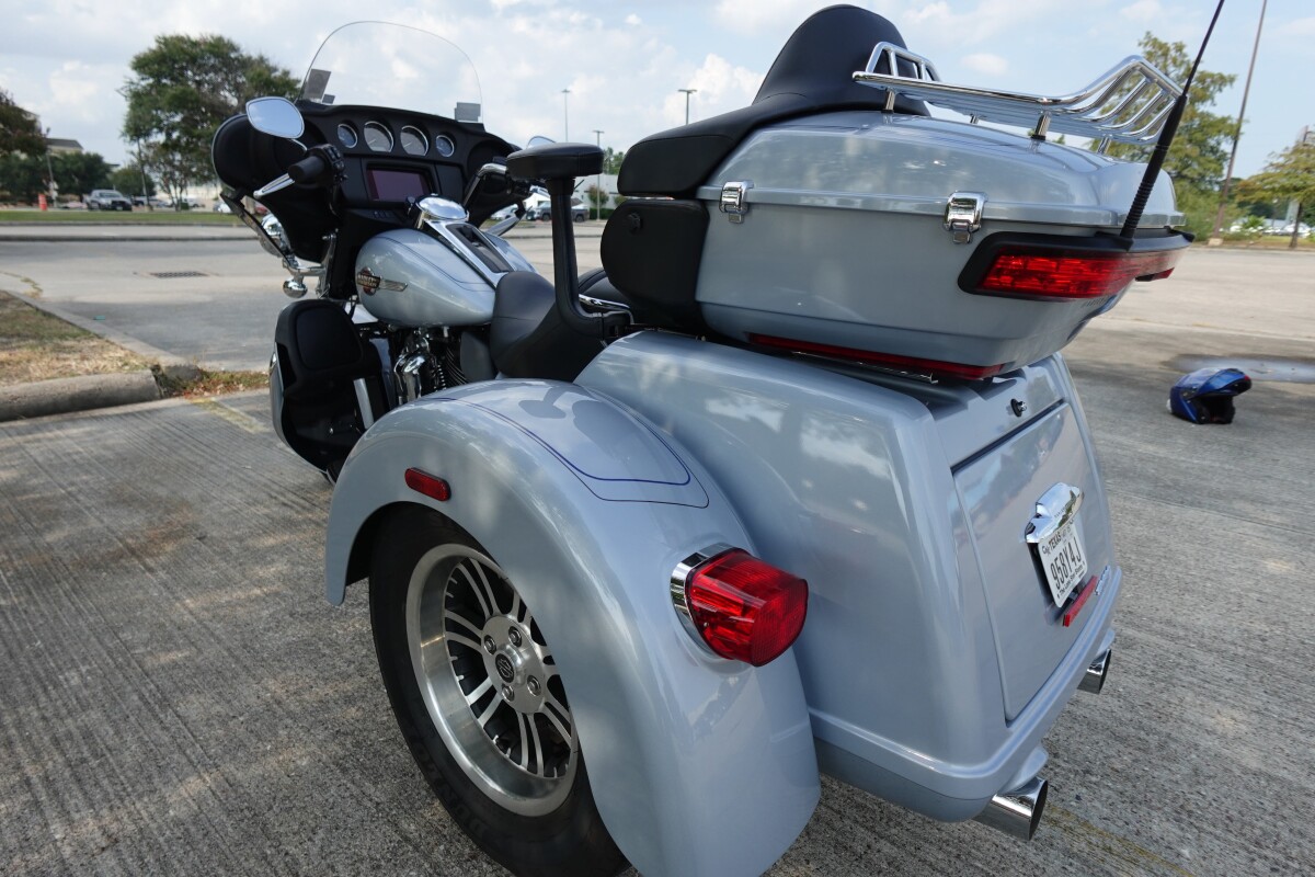 2023 Harley-Davidson Tri Glide Ultra FLHTCUTG - Photo 6