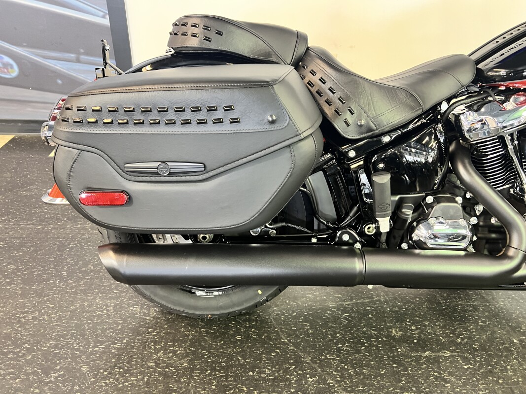 2025 Harley-Davidson Heritage Classic Whiskey Fire / Vivid Black FLHC - Photo 5