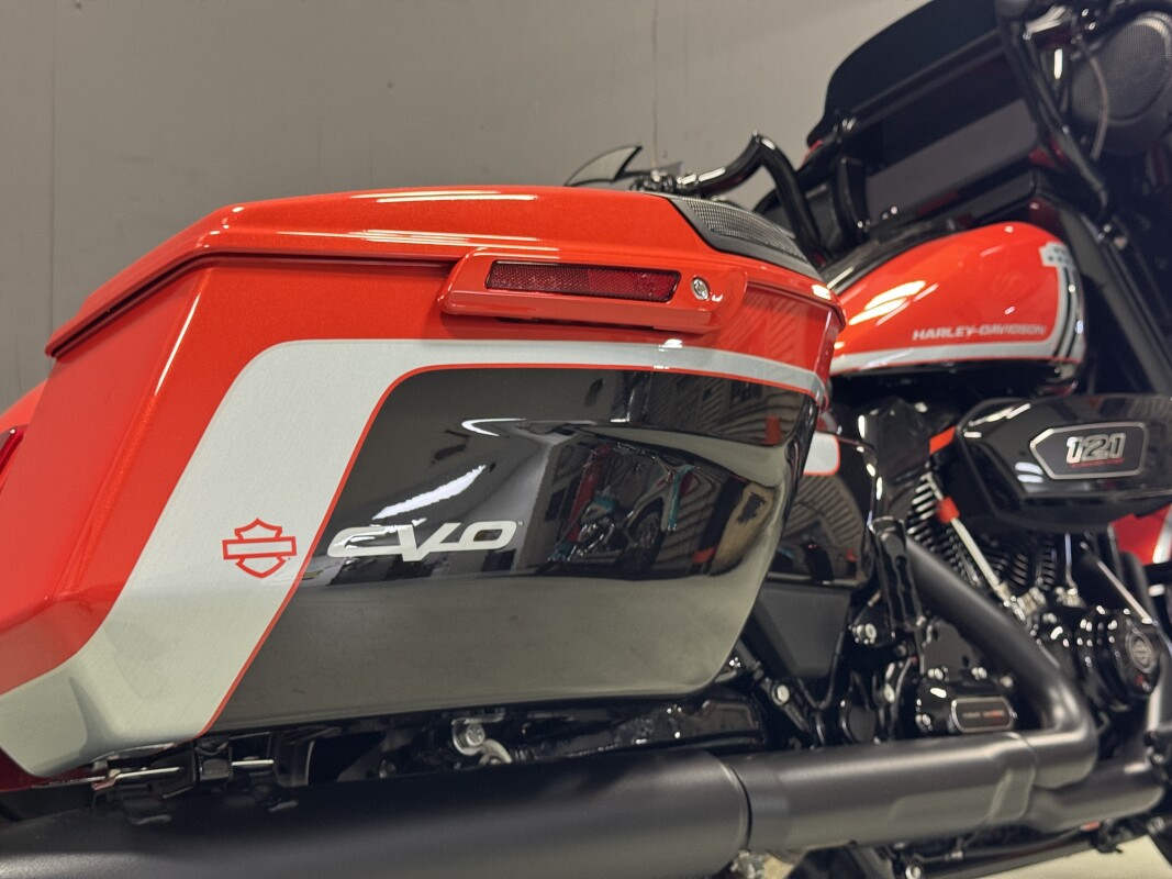 FLHXSE 2024 CVO Street Glide - Photo 10