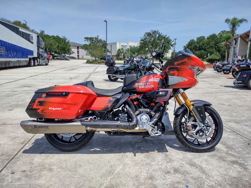 CVO Road Glide RR - Photo 4