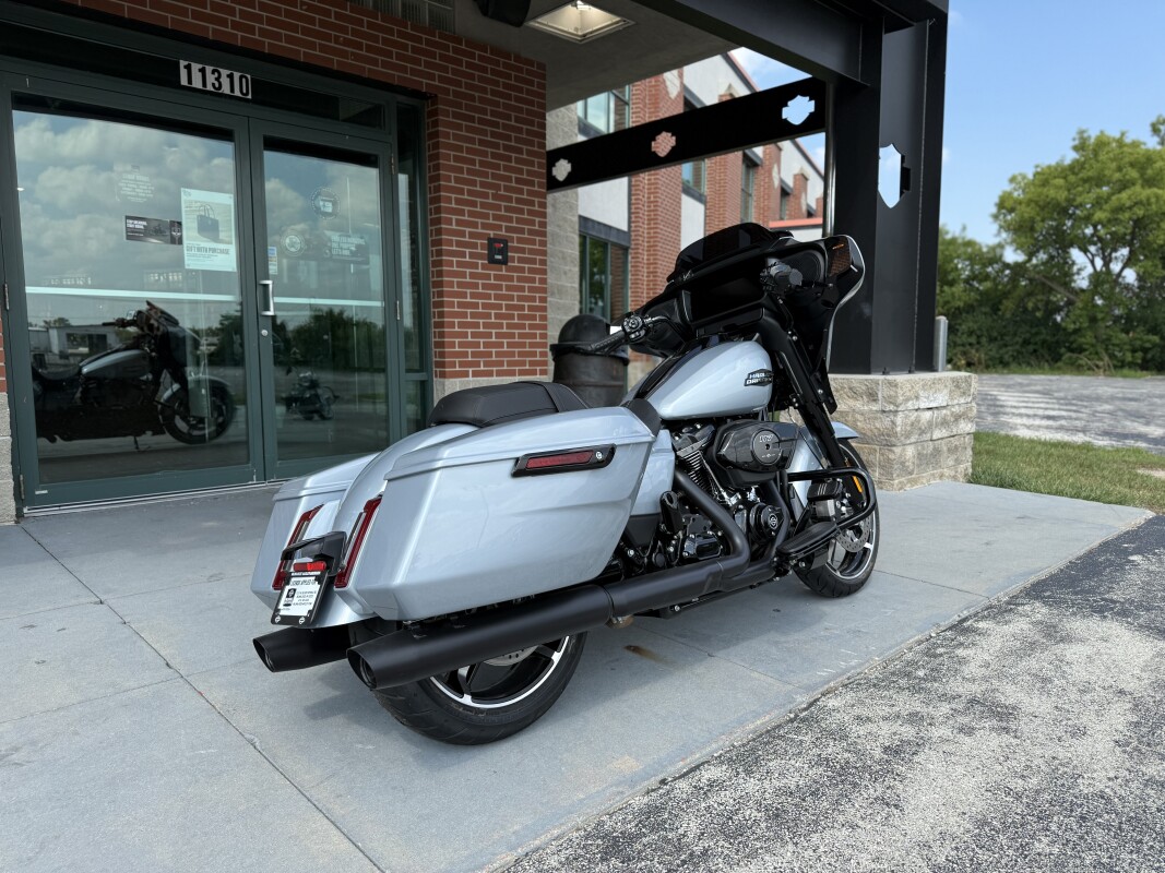 2024 Harley-Davidson Street Glide FLHX - Photo 3