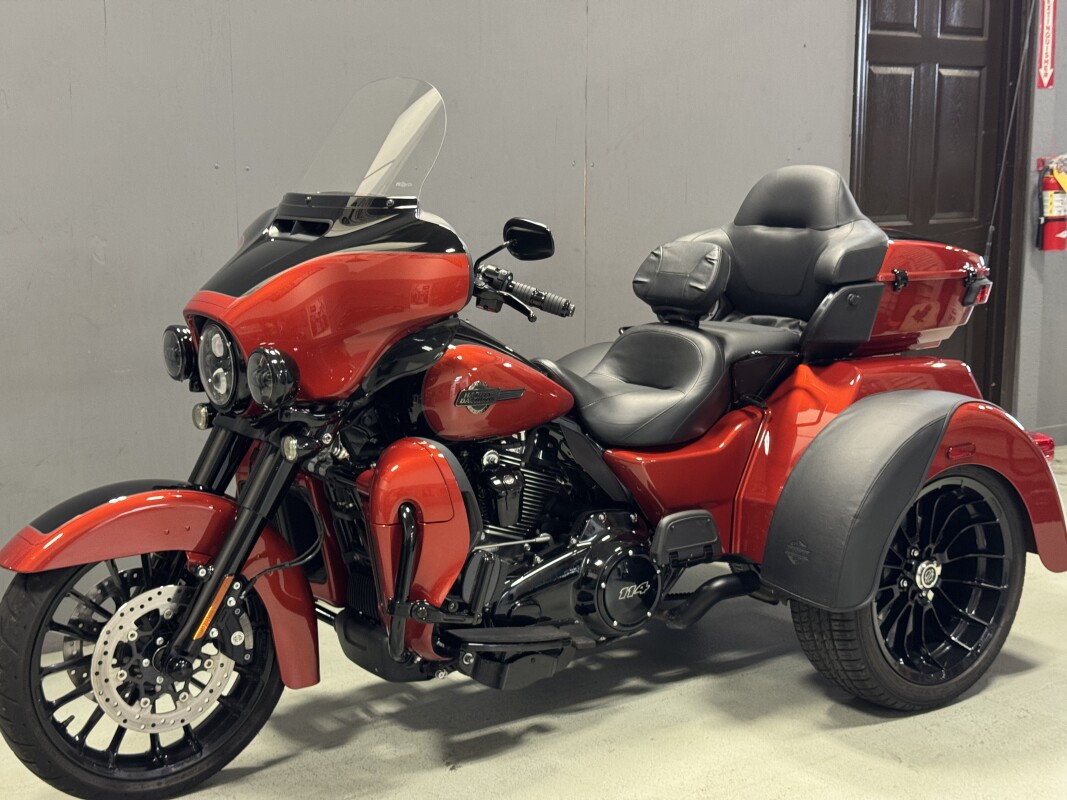 FLHTCUTG 2025 Tri Glide Ultra - Photo 4