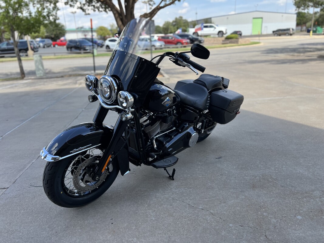 2025 Harley-Davidson Heritage Classic Vivid Black w/Laced Wheels - Photo 4
