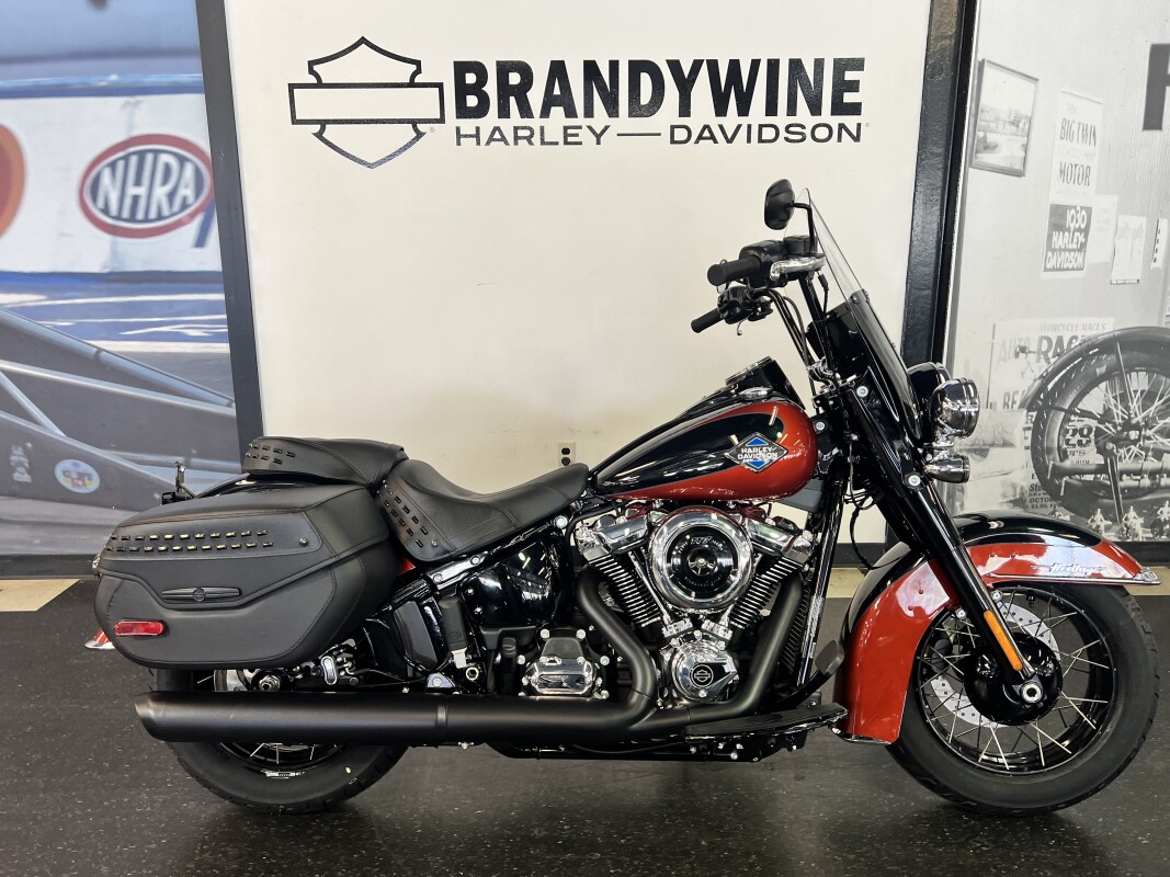 2025 Harley-Davidson Heritage Classic Whiskey Fire / Vivid Black FLHC