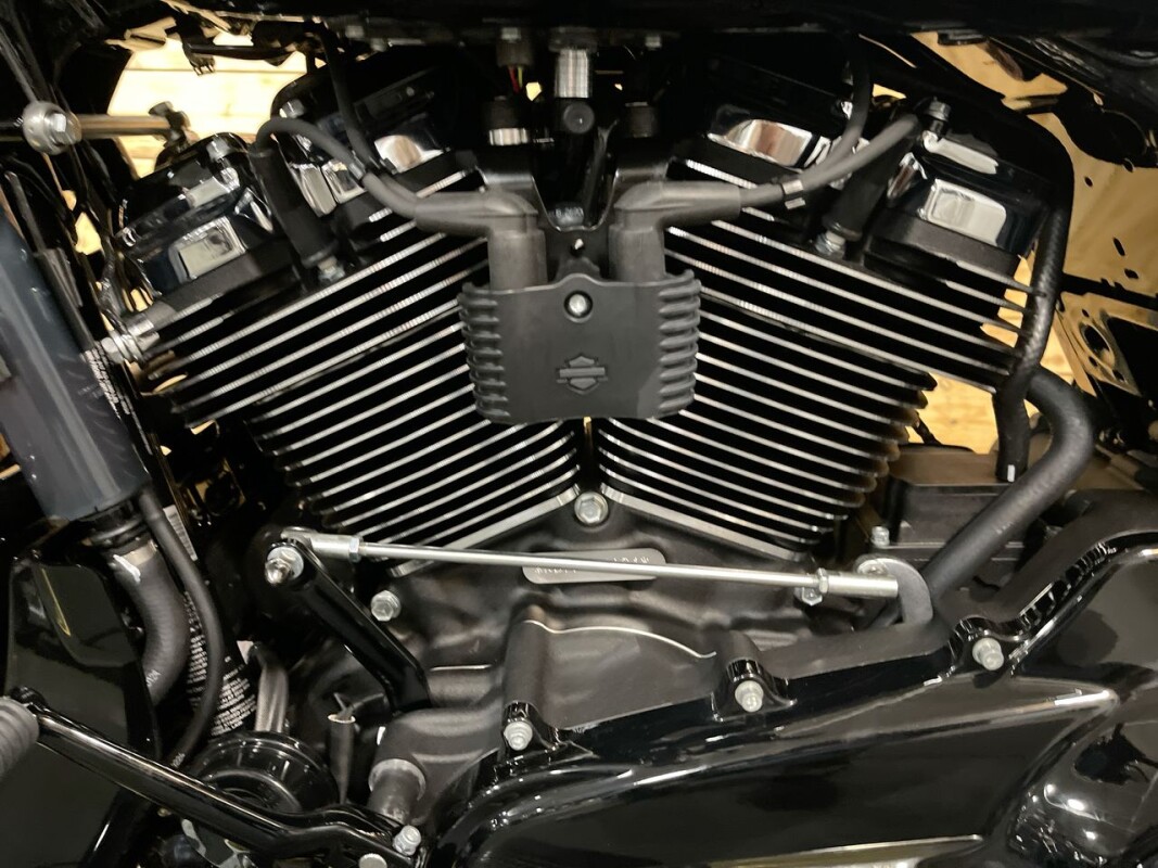 Harley-Davidson Street Glide 2025 FLHX VIVID BLACK - Photo 9