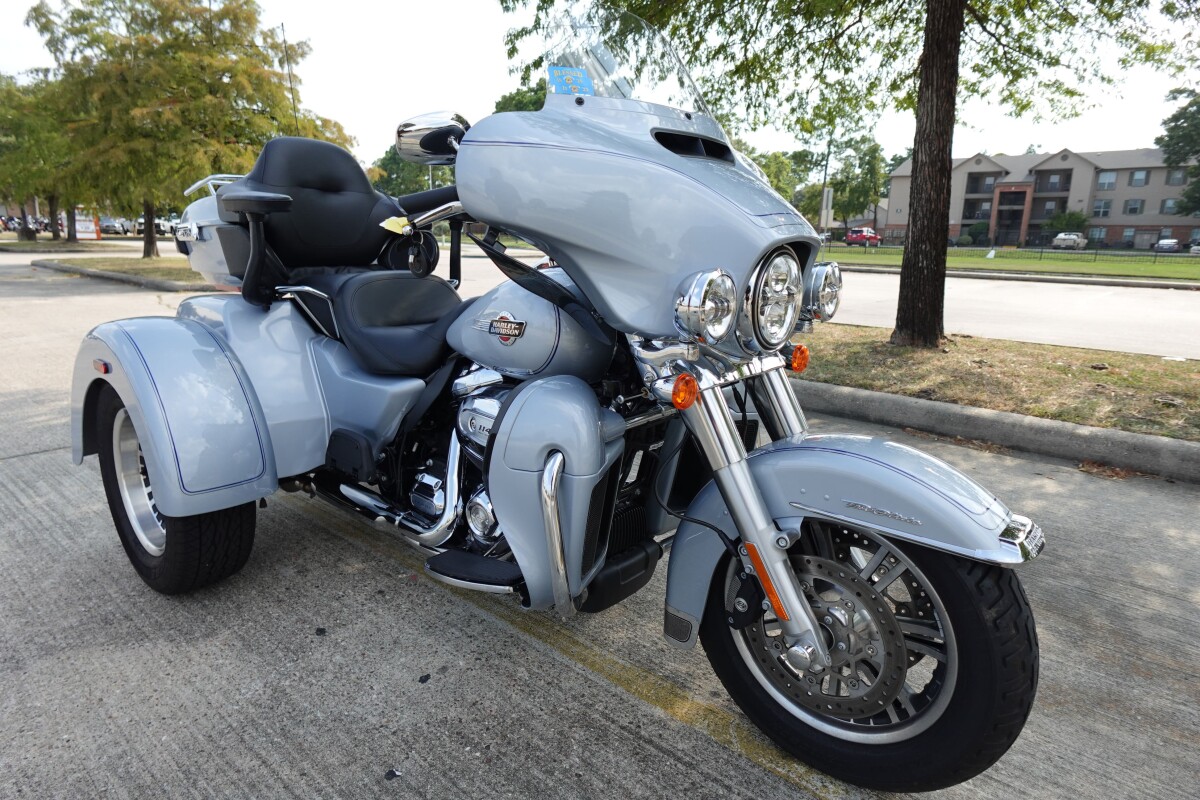 2023 Harley-Davidson Tri Glide Ultra FLHTCUTG - Photo 2
