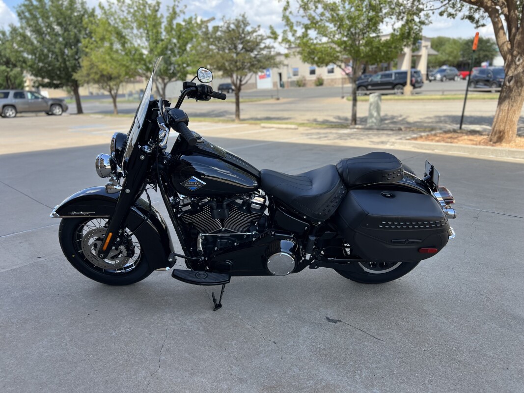 2025 Harley-Davidson Heritage Classic Vivid Black w/Laced Wheels - Photo 5
