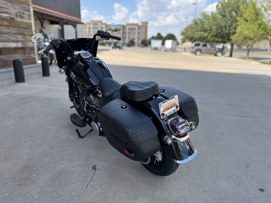 2025 Harley-Davidson Heritage Classic Vivid Black w/Laced Wheels - Photo 6