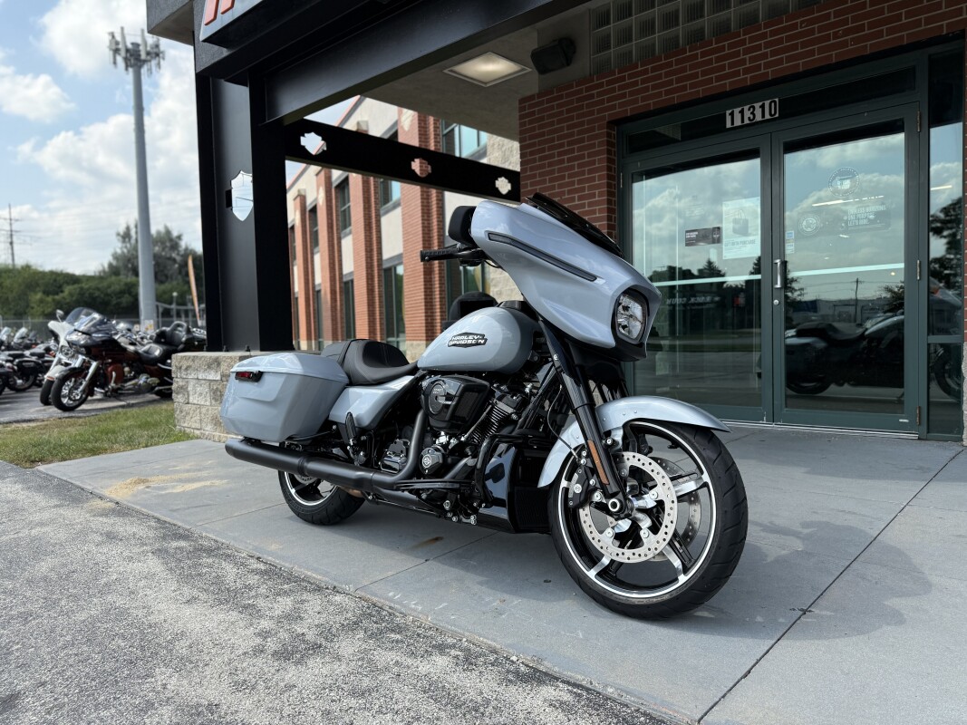 2024 Harley-Davidson Street Glide FLHX - Photo 2
