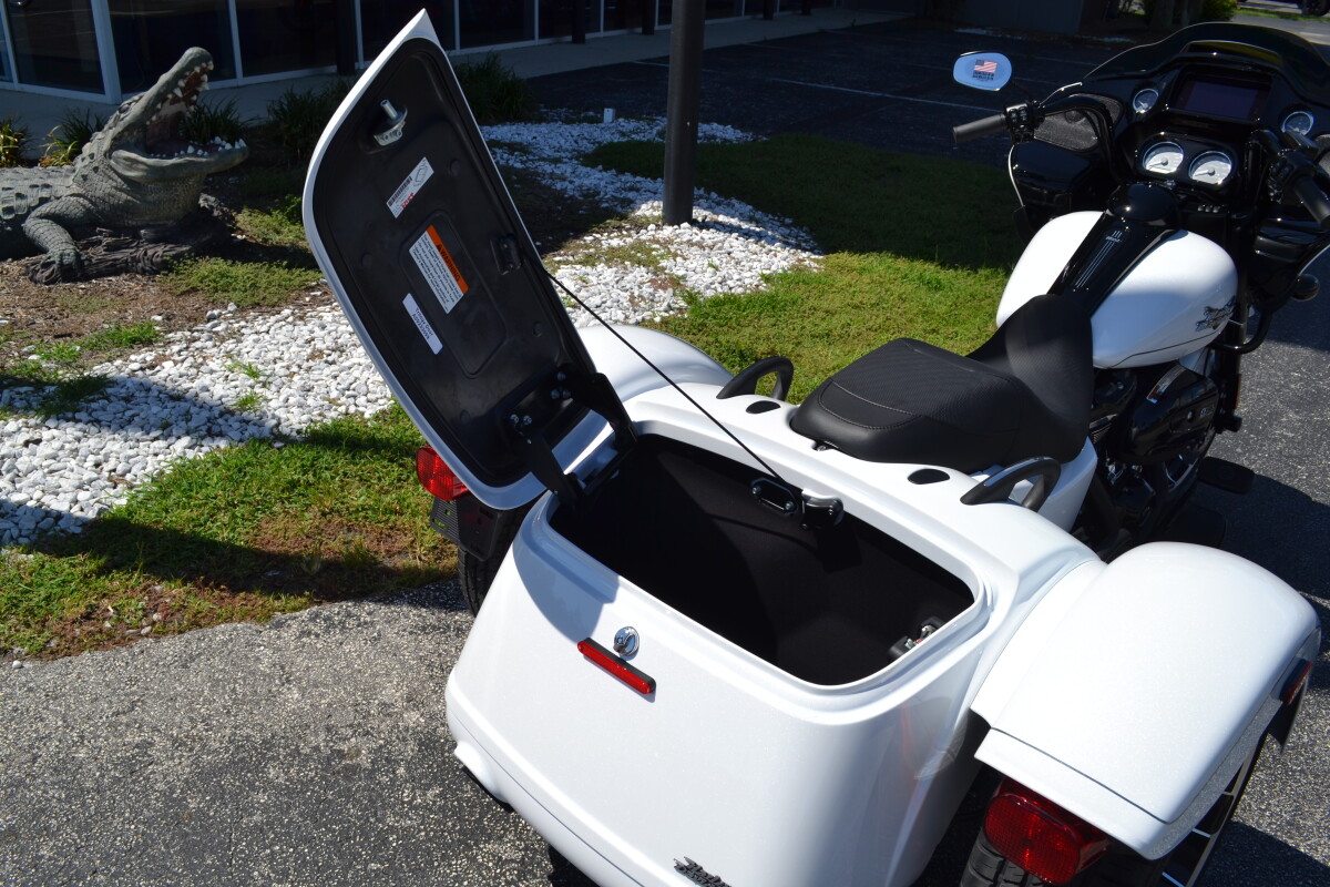 FLTRT 2025 Road Glide 3 - Photo 9