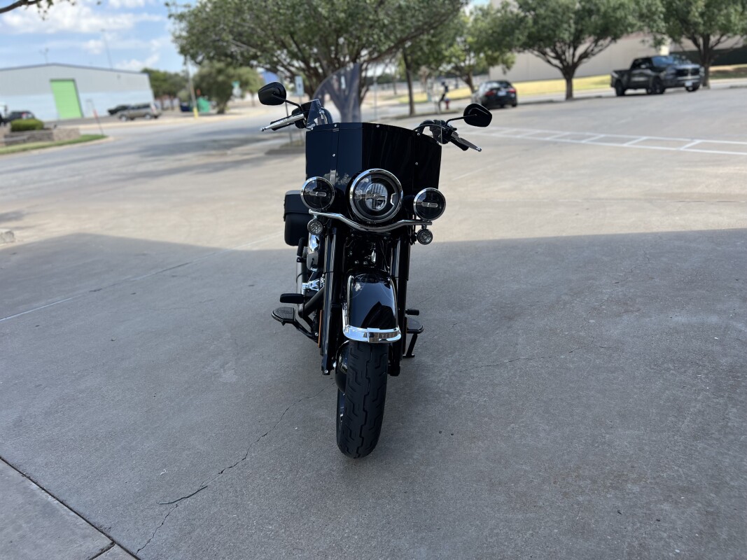 2025 Harley-Davidson Heritage Classic Vivid Black w/Laced Wheels - Photo 3