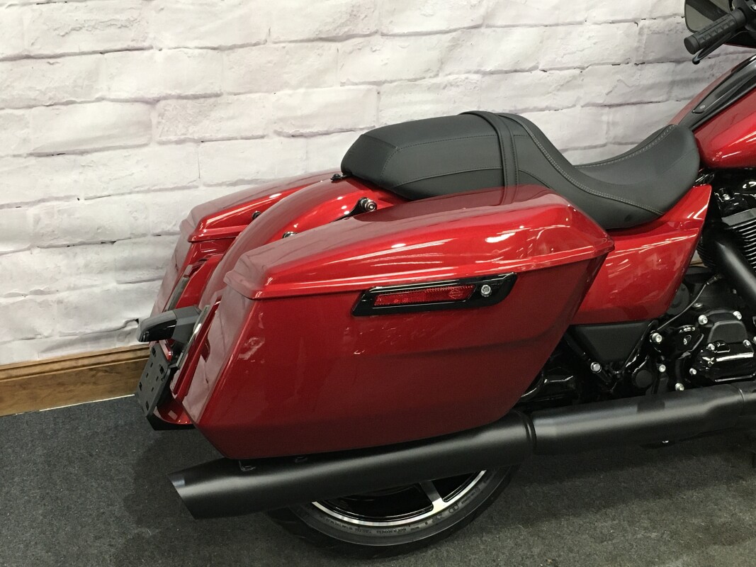 2025 Harley-Davidson Street Glide Brilliant Red - Black Finish FLHX - Photo 2