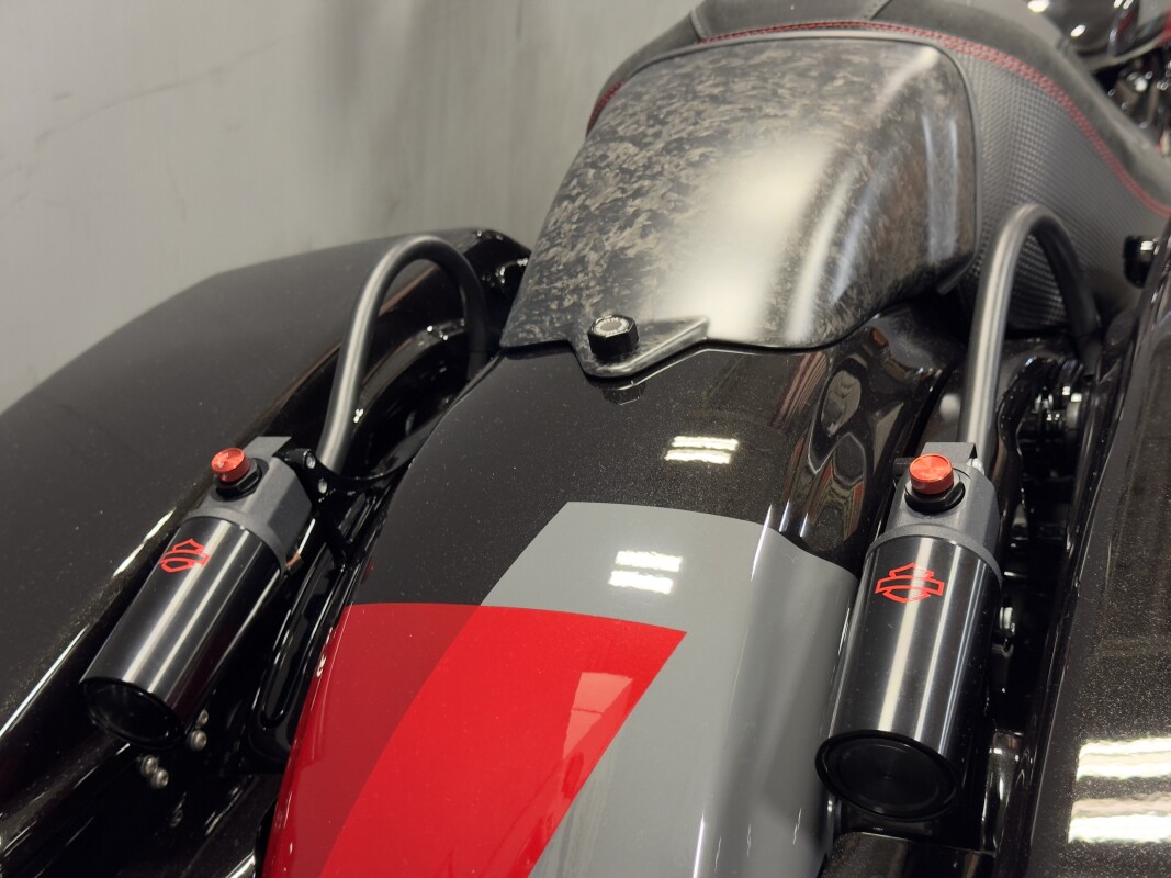 FLTRXSTSE 2025 CVO Road Glide ST - Photo 10