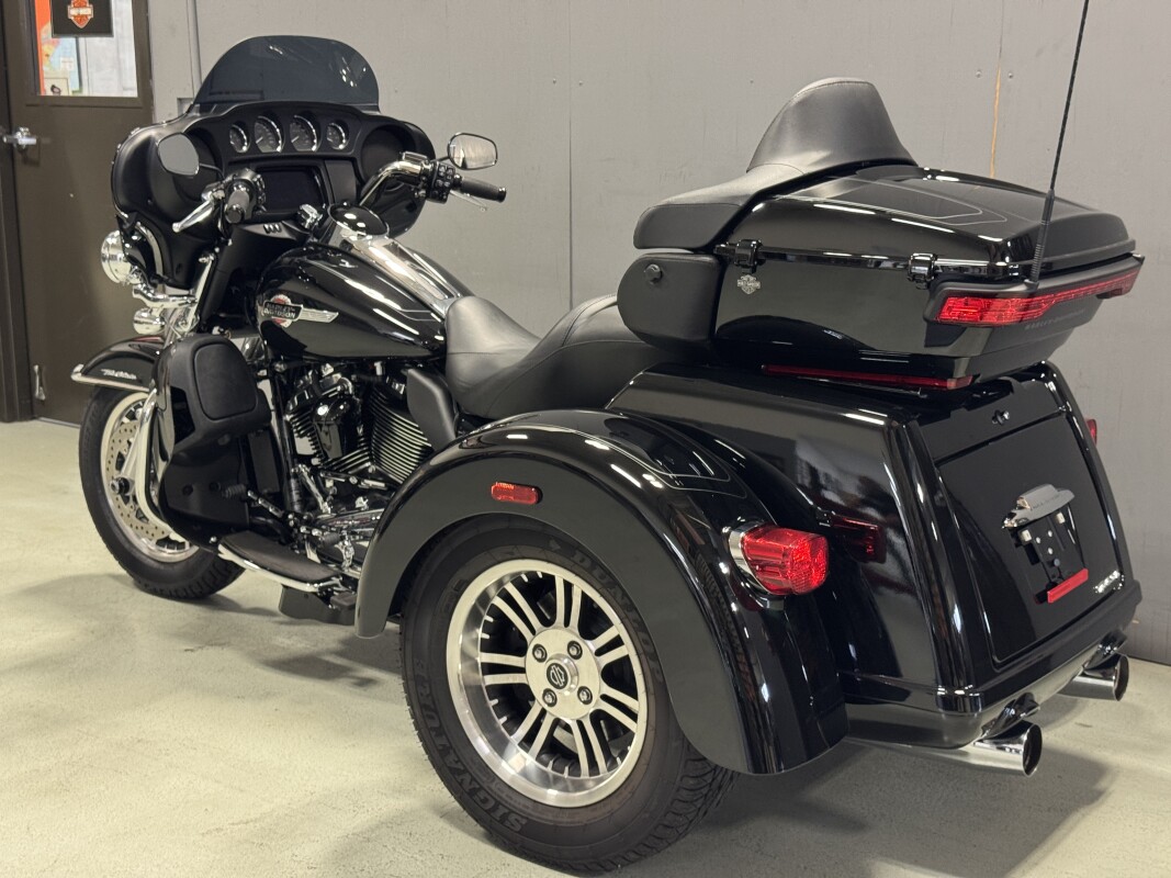 FLHTCUTG 2024 Tri Glide Ultra - Photo 6
