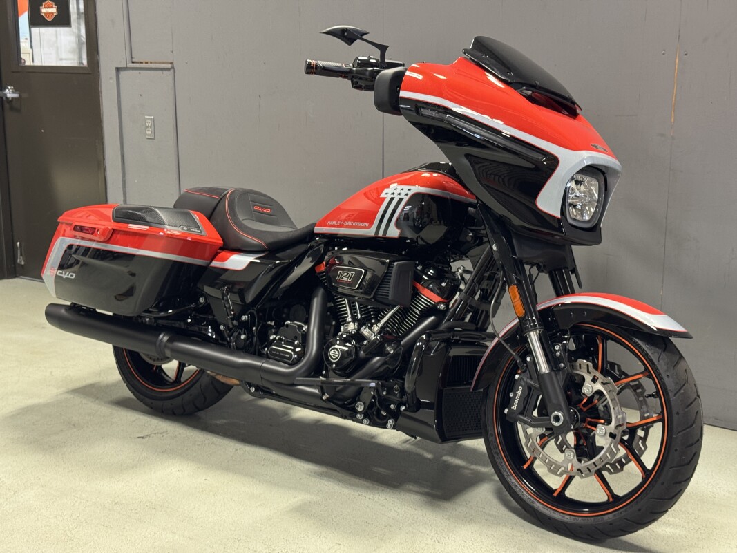 FLHXSE 2024 CVO Street Glide - Photo 2