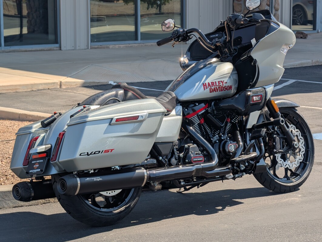 2025 Harley-Davidson CVO Road Glide ST - Photo 4