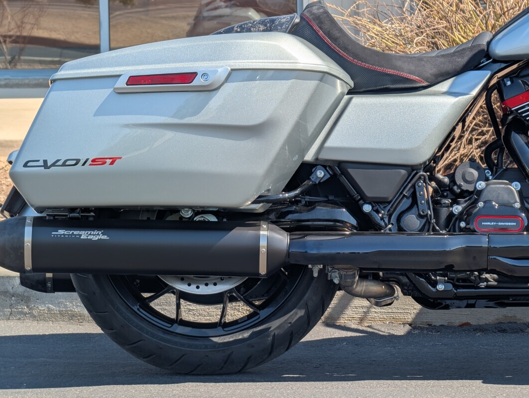 2025 Harley-Davidson CVO Road Glide ST - Photo 8