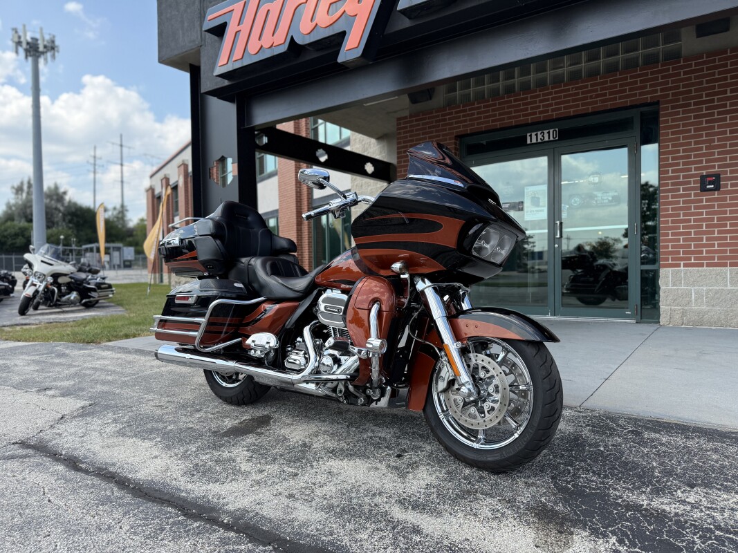 2015 Harley-Davidson CVO Road Glide Ultra - Photo 2