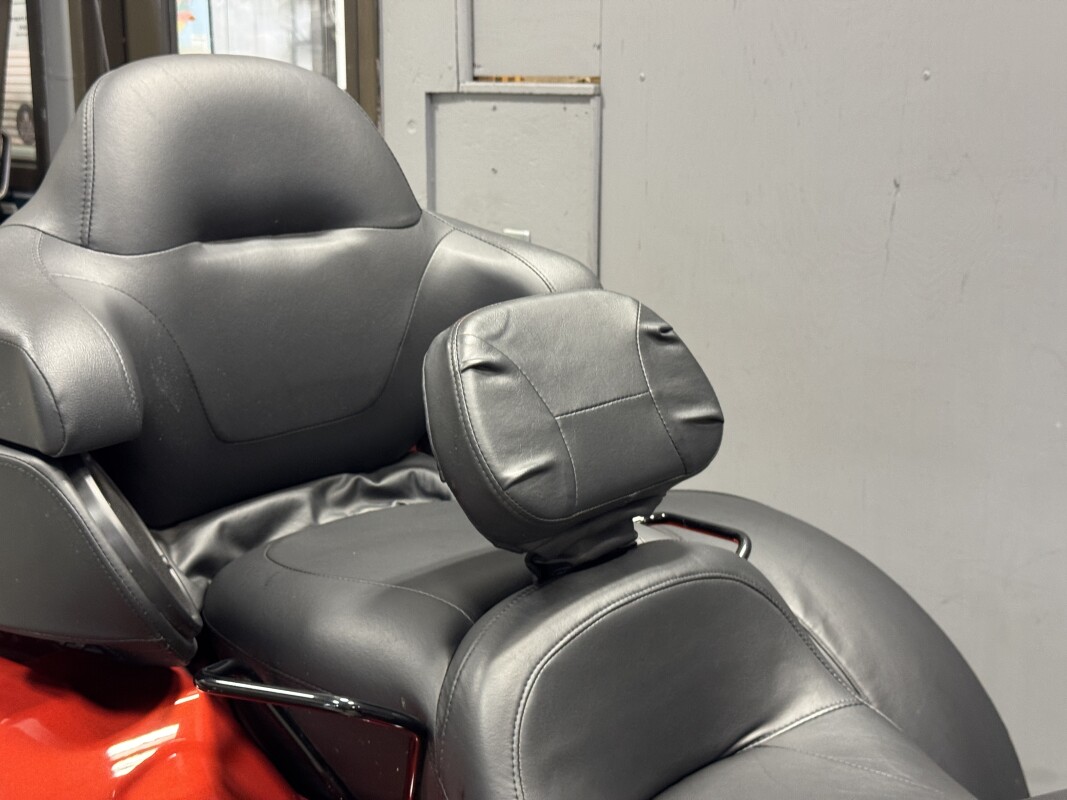 FLHTCUTG 2025 Tri Glide Ultra - Photo 8