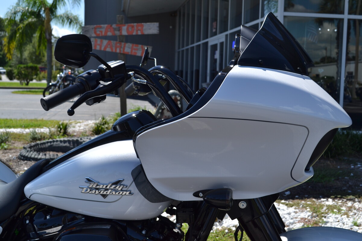 FLTRT 2025 Road Glide 3 - Photo 3