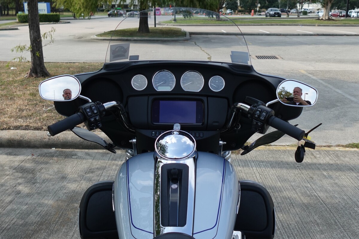 2023 Harley-Davidson Tri Glide Ultra FLHTCUTG - Photo 8