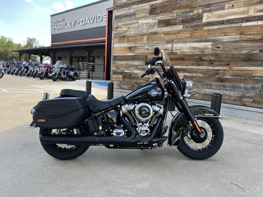 2025 Harley-Davidson Heritage Classic Vivid Black w/Laced Wheels