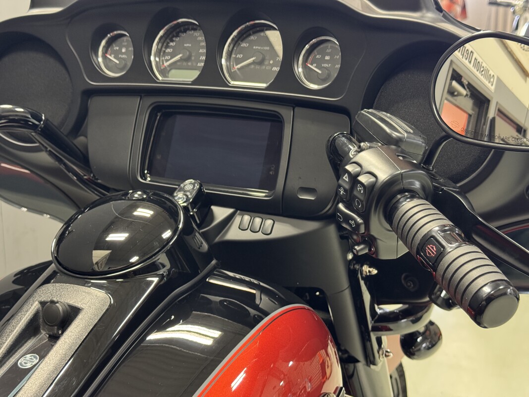 FLHTCUTG 2025 Tri Glide Ultra - Photo 7