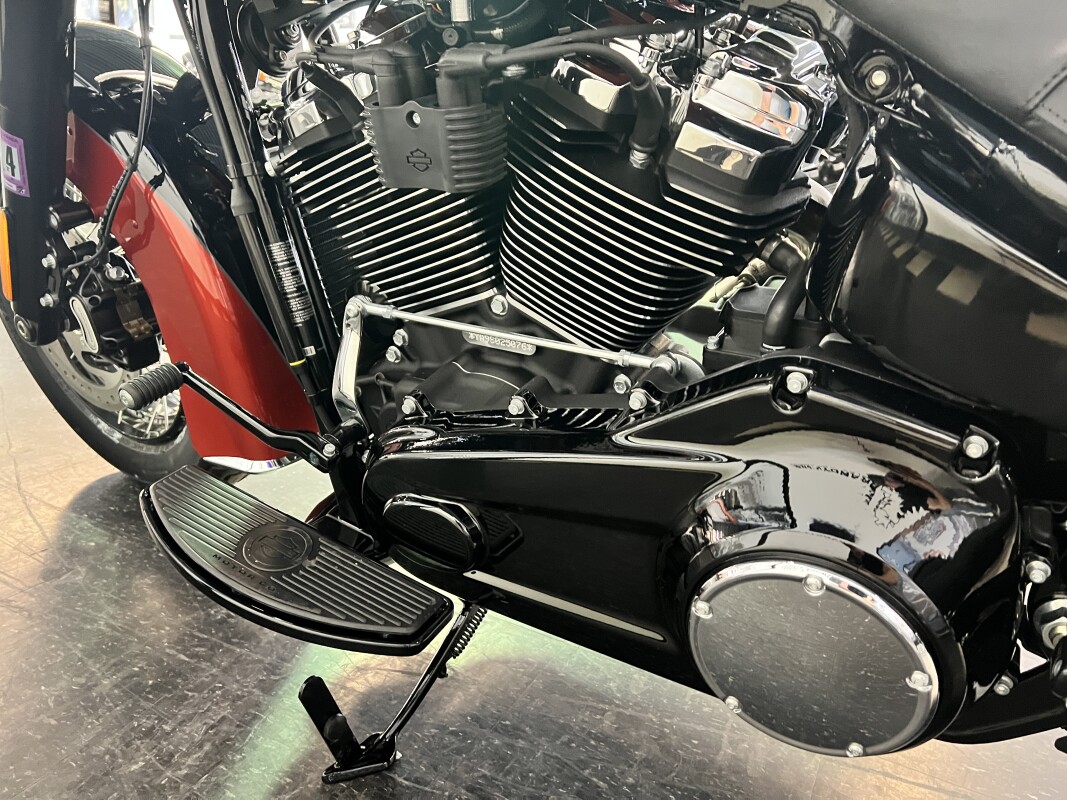 2025 Harley-Davidson Heritage Classic Whiskey Fire / Vivid Black FLHC - Photo 7