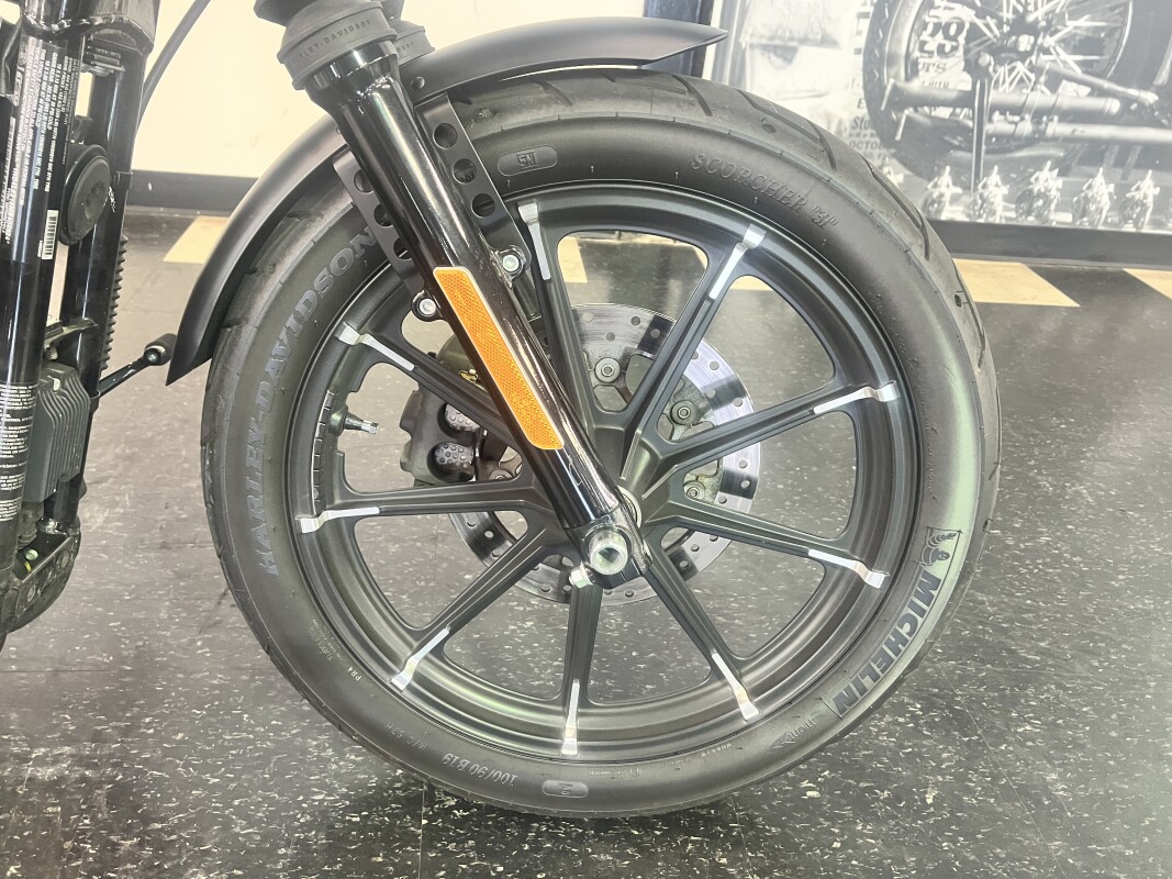 2021 Harley-Davidson Iron 883 Black Denim XL883N - Photo 5