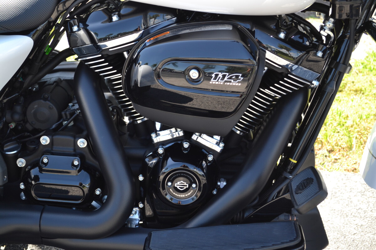 FLTRT 2025 Road Glide 3 - Photo 5
