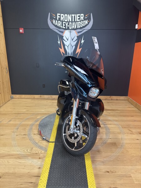 FLHXU 2025 Street Glide™ Ultra