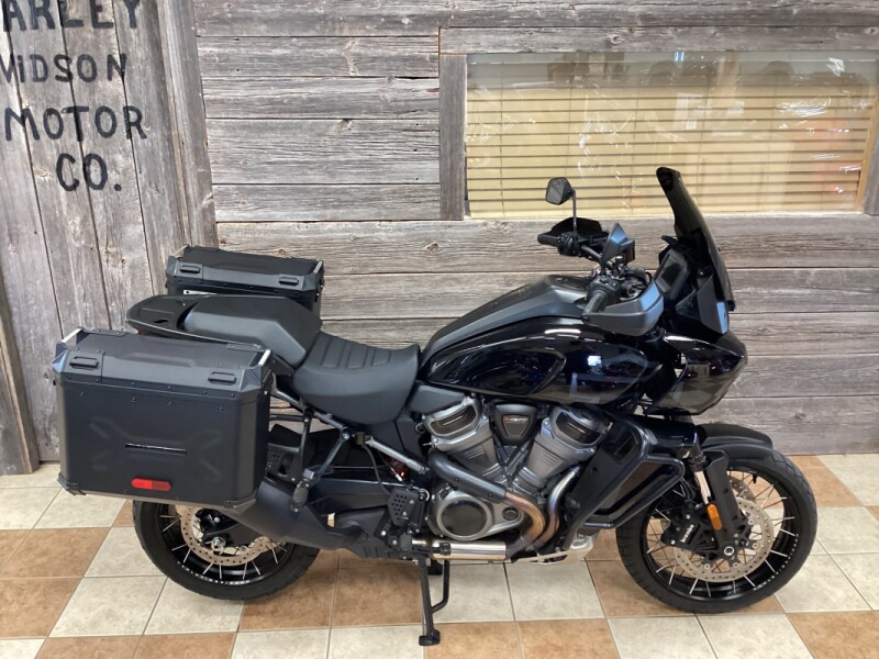 2023 Harley-Davidson® Pan America™ 1250 Vivid Black