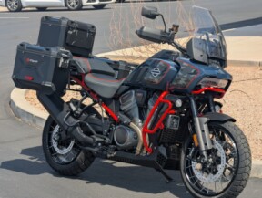 2025 Harley-Davidson® CVO™ Pan America® thumb 2
