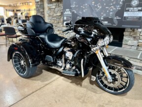 2025 FLHTCUTG - Tri Glide Ultra thumb 3
