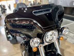 2025 FLHTCUTG - Tri Glide Ultra thumb 1