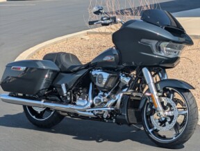 2025 Harley-Davidson® Road Glide® thumb 2